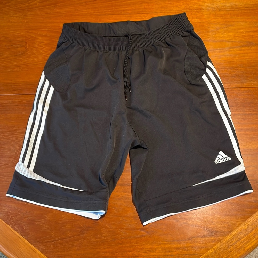 Adidas black and white soccer shorts 2007 size Large